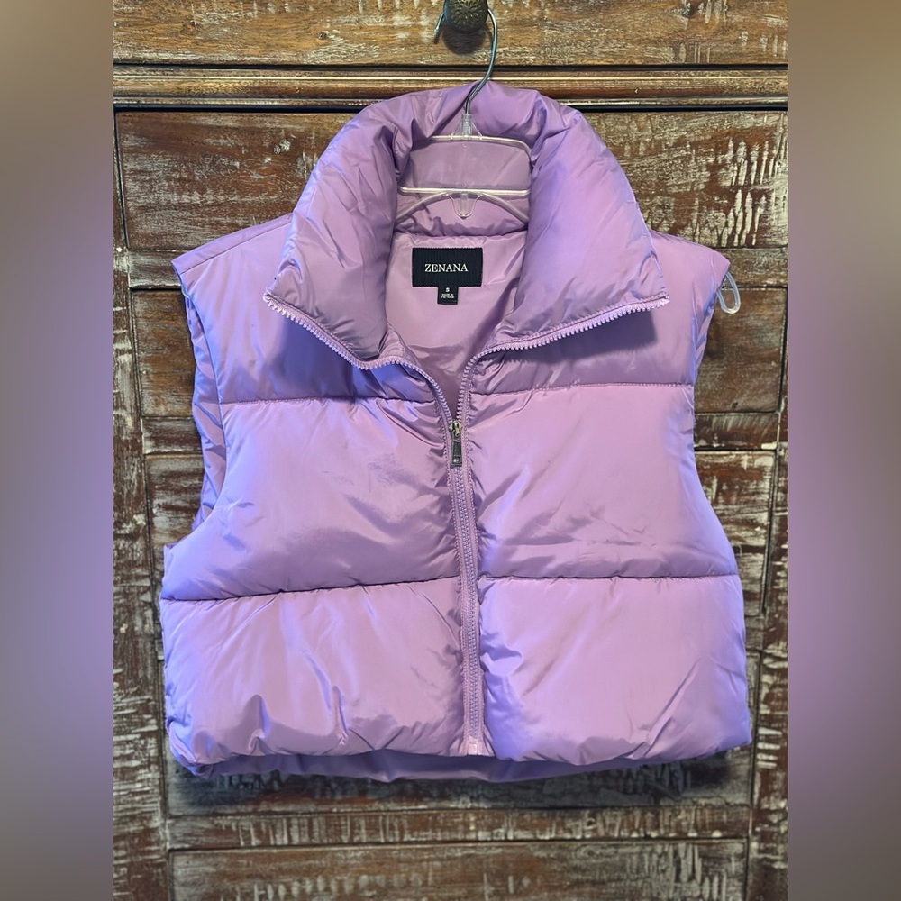 Zenana light purple cropped puffer vest. Size small. Like new.